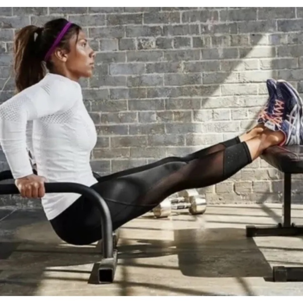 Athleta laser mesh sonar capri High Rise black leggings 9904